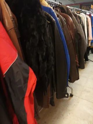 Chaquetas de cuero, vintage, negras,  marrones.