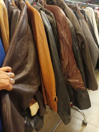 Chaquetas de cuero, vintage, negras,  marrones.