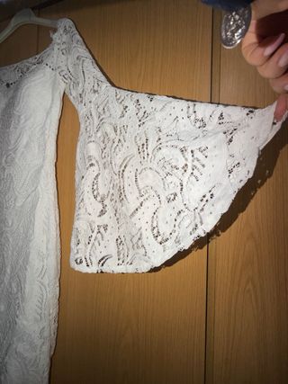 Vestido de encaje blanco manga larga