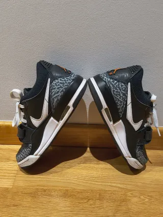 Zapatillas Jordan Legacy 312 Talla 37.5