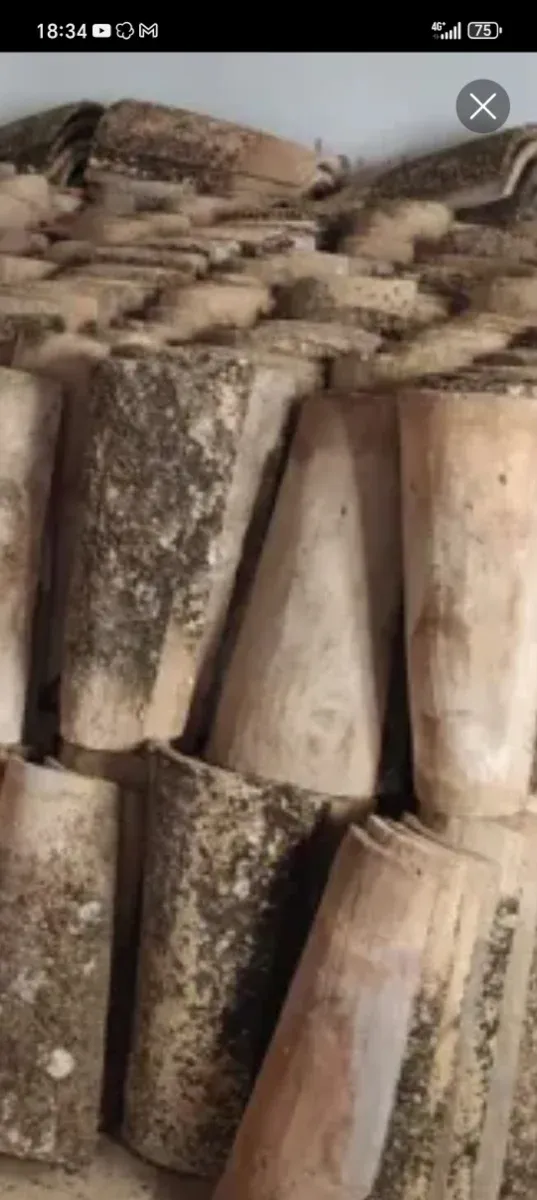 Tejas árabes antiguas (aprox. 60-80) metros