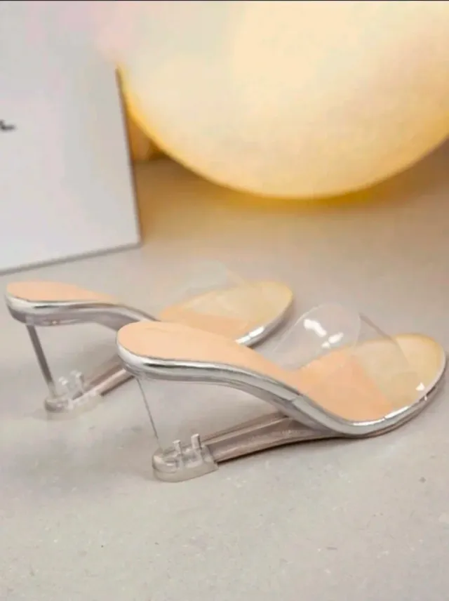 Cuñas transparentes beige y plateadas talla 35.5