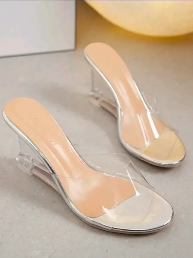 Cuñas transparentes beige y plateadas talla 35.5