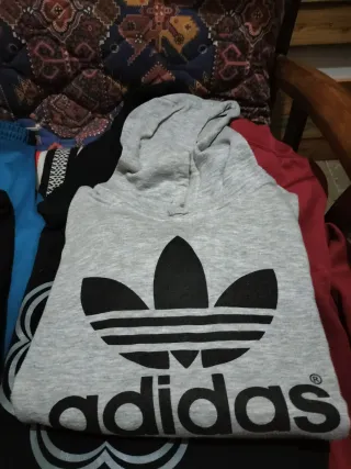 Sudadera Adidas Gris con Logo