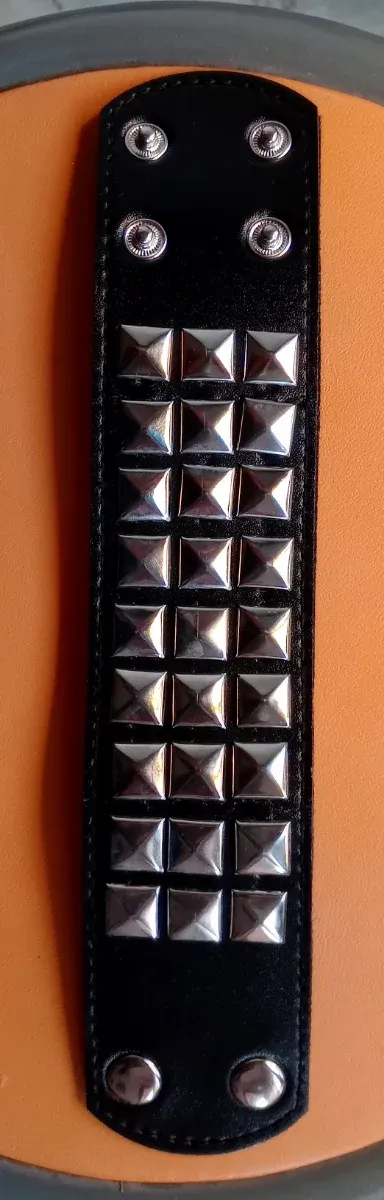 Pulsera Rock/Punk con Tachuelas Plateadas