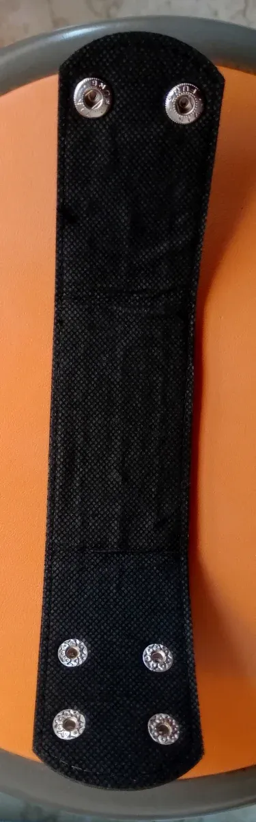 Pulsera Rock/Punk con Tachuelas Plateadas