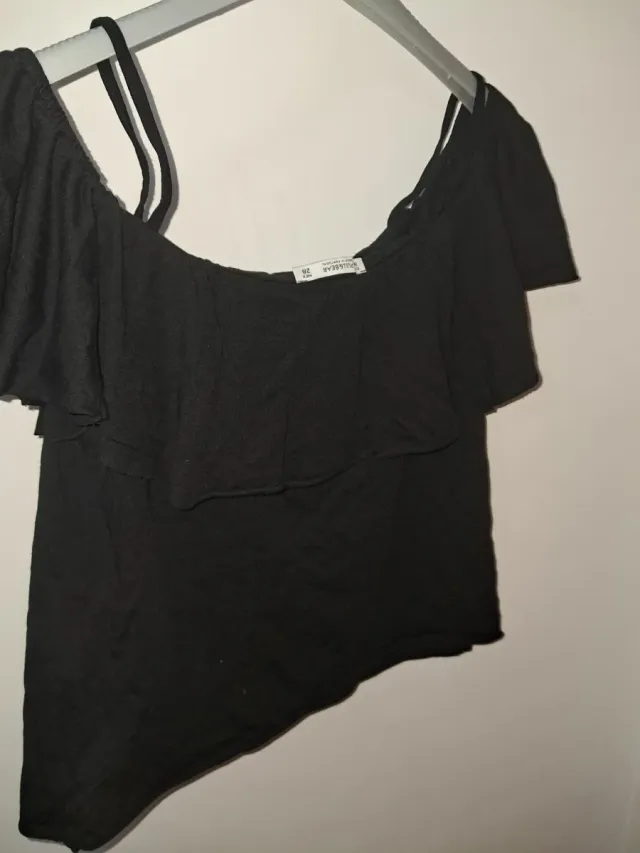 Blusa Pull and Bear negra bordada