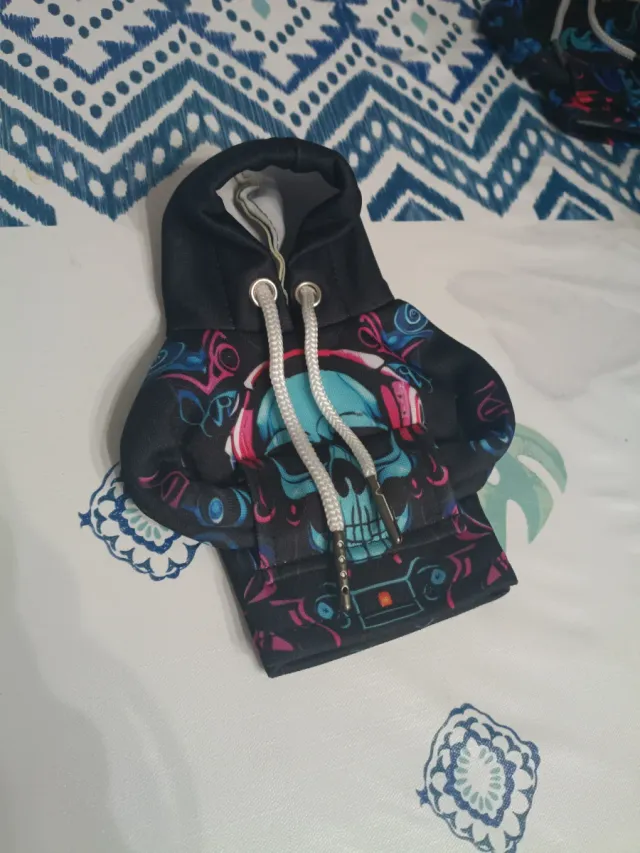 Mini sudadera con calavera y auriculares