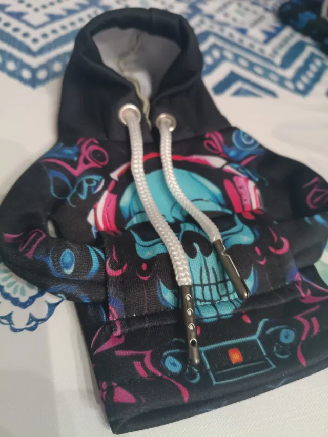 Mini sudadera con calavera y auriculares