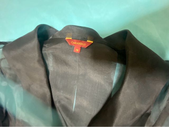 Sobrevestido negro de gasa de seda