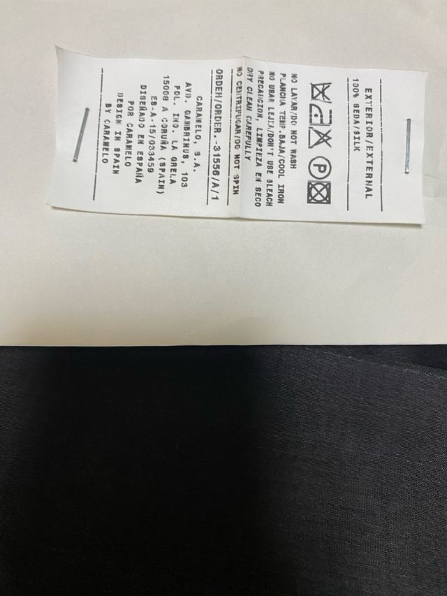 Sobrevestido negro de gasa de seda