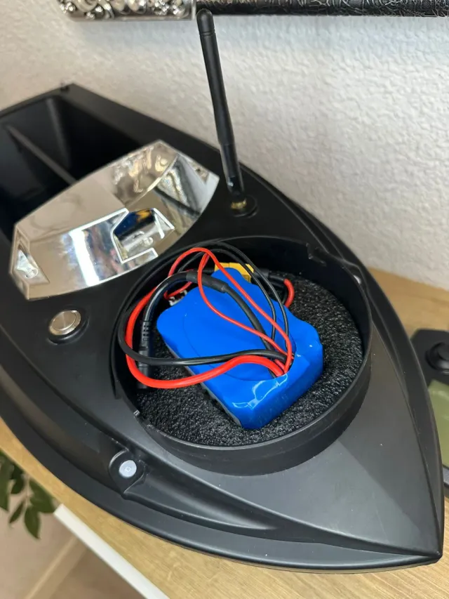 Barco cebador RC con mando