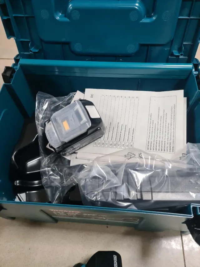 Amoladora Makita DGA504RMJ