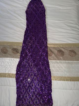 Vestido de fiesta morado con pedrería