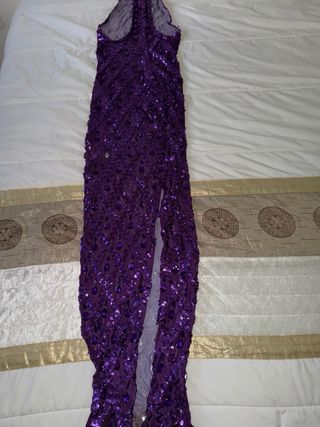 Vestido de fiesta morado con pedrería