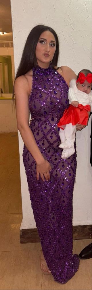 Vestido de fiesta morado con pedrería
