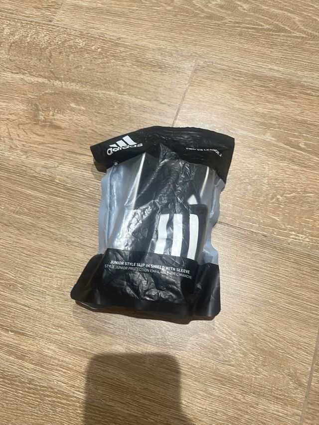 Espinilleras Adidas Tiro SG League J