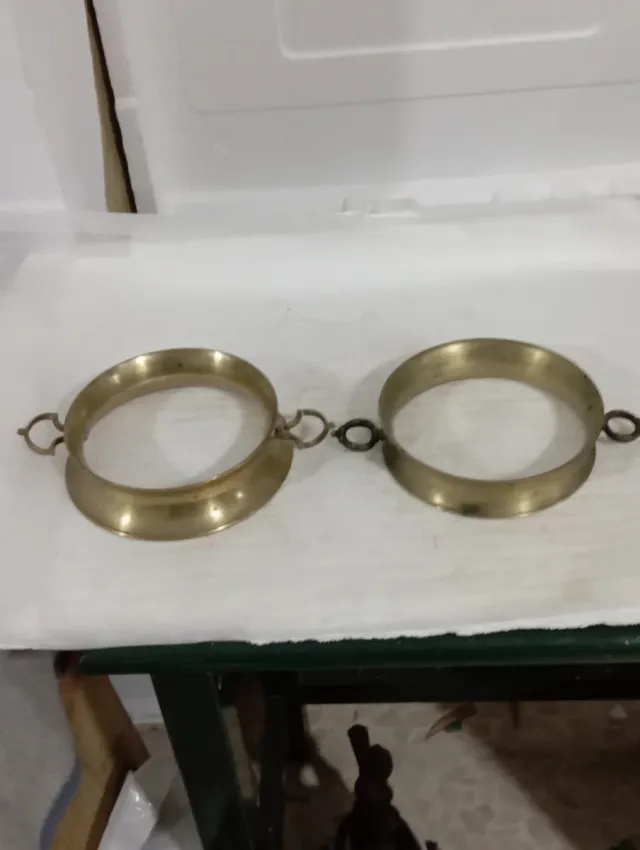 Salvamenteles antiguos de latón