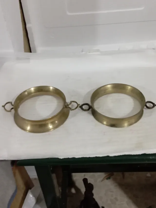 Salvamenteles antiguos de latón