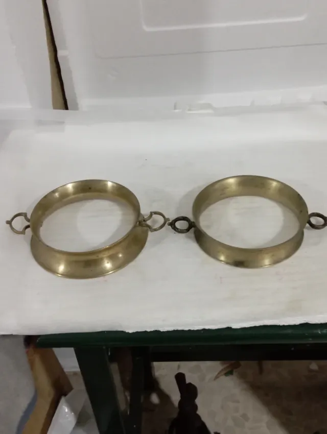 Salvamenteles antiguos de latón