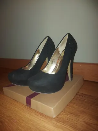 Tacones negros con brillantes