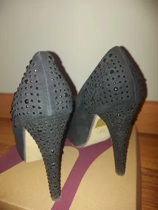 Tacones negros con brillantes