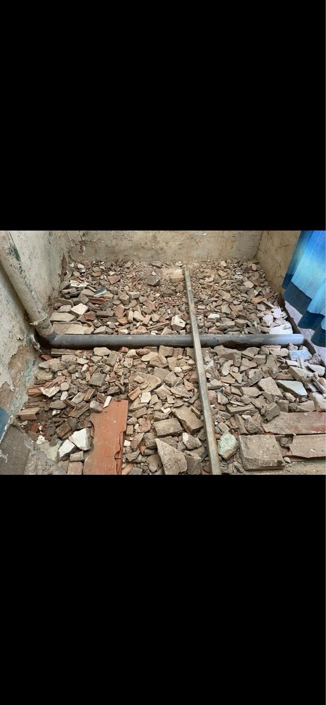 albañil español con más de 20 años de experiencia