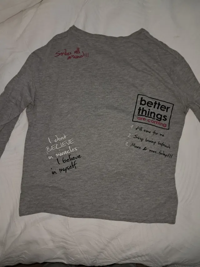 Blusa gris Bershka con parches