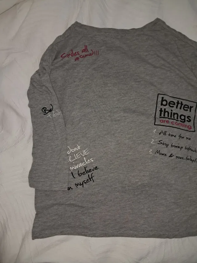 Blusa gris Bershka con parches