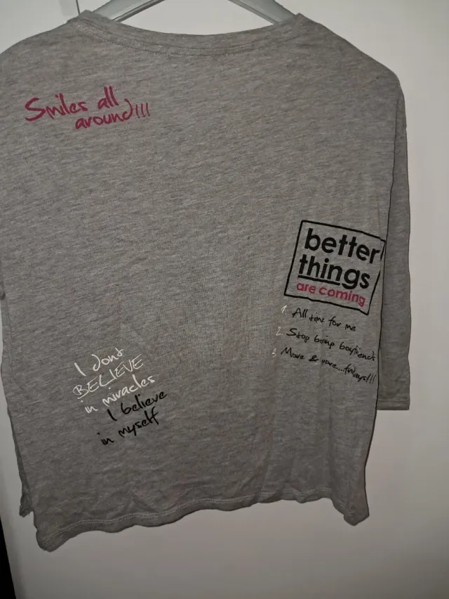 Blusa gris Bershka con parches