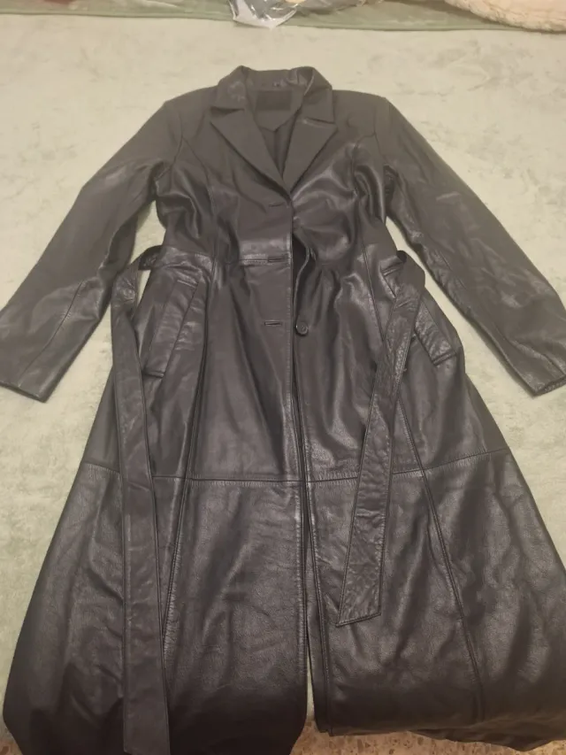 Abrigo de piel negro largo