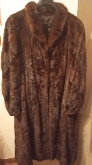 Abrigo de piel marrón