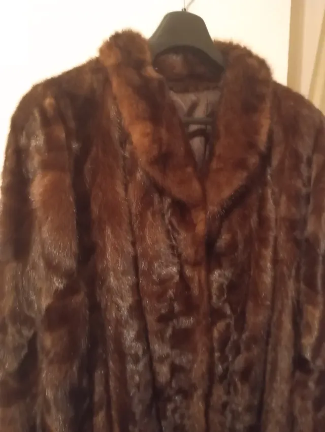 Abrigo de piel marrón