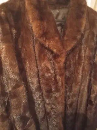 Abrigo de piel marrón