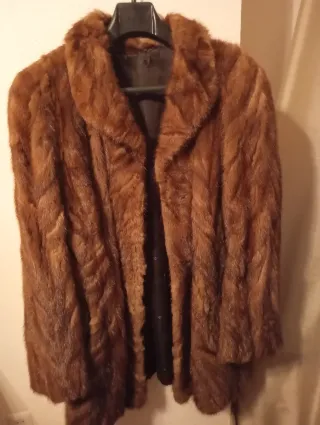 Abrigo de piel marrón