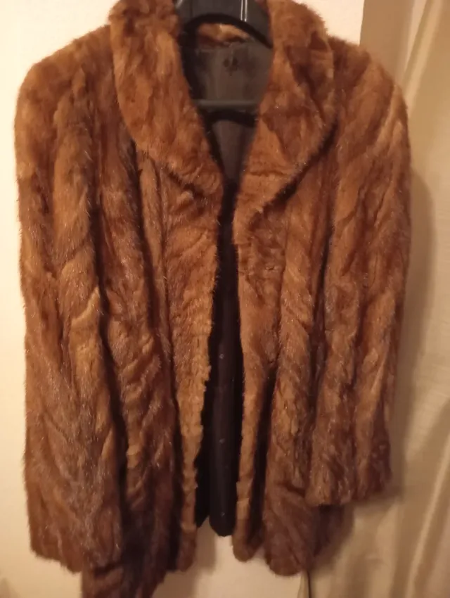 Abrigo de piel marrón