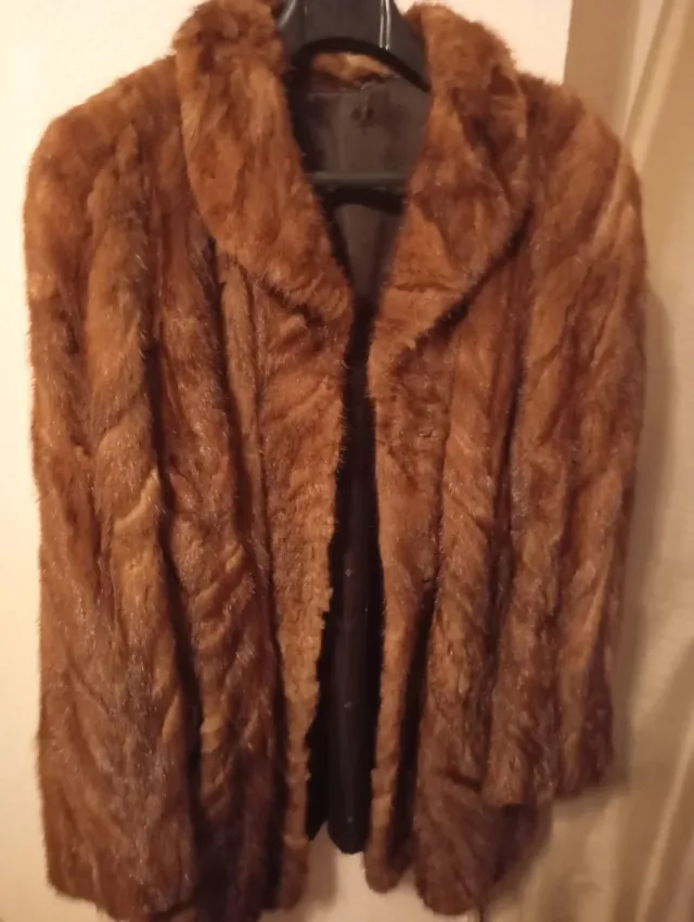 Abrigo de piel marrón