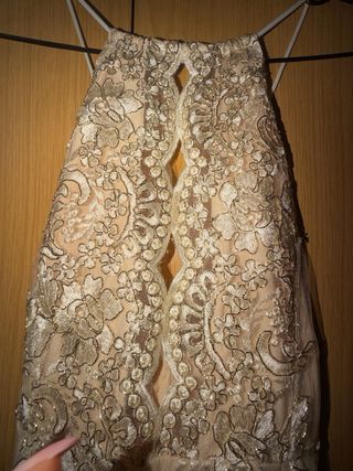 Vestido de fiesta beige y dorado