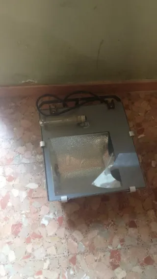 Foco de luz exterior grande