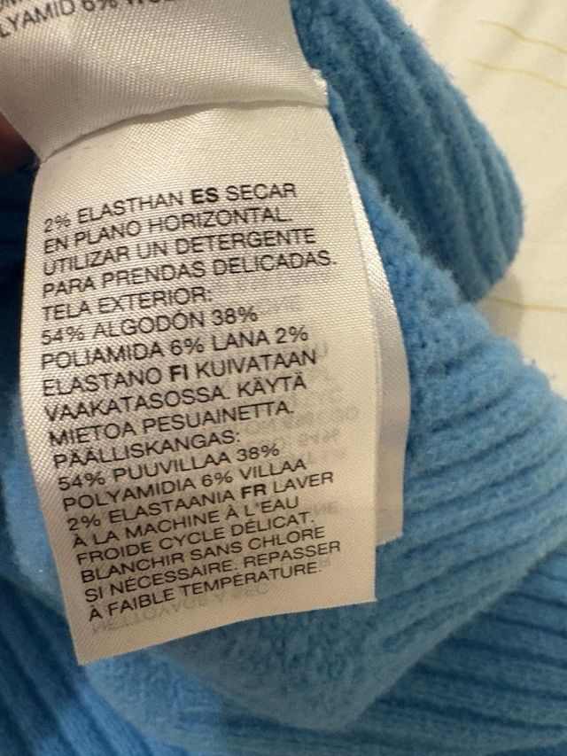 Maglione azzurro cielo collo alto