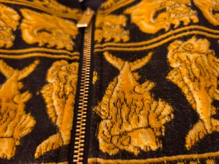 Cazadora Bomber Negra y Dorada