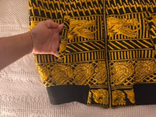 Cazadora Bomber Negra y Dorada