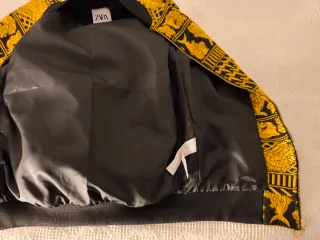 Cazadora Bomber Negra y Dorada