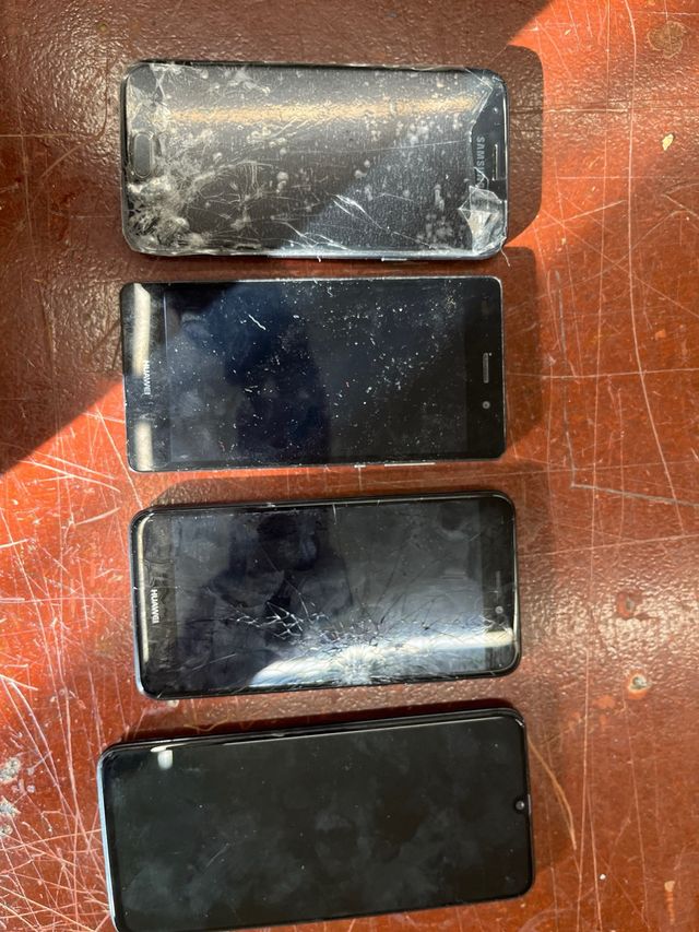 Lote 4 Móviles Huawei y Samsung para piezas