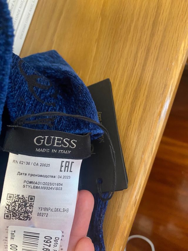 Bufanda Guess Azul y Negro