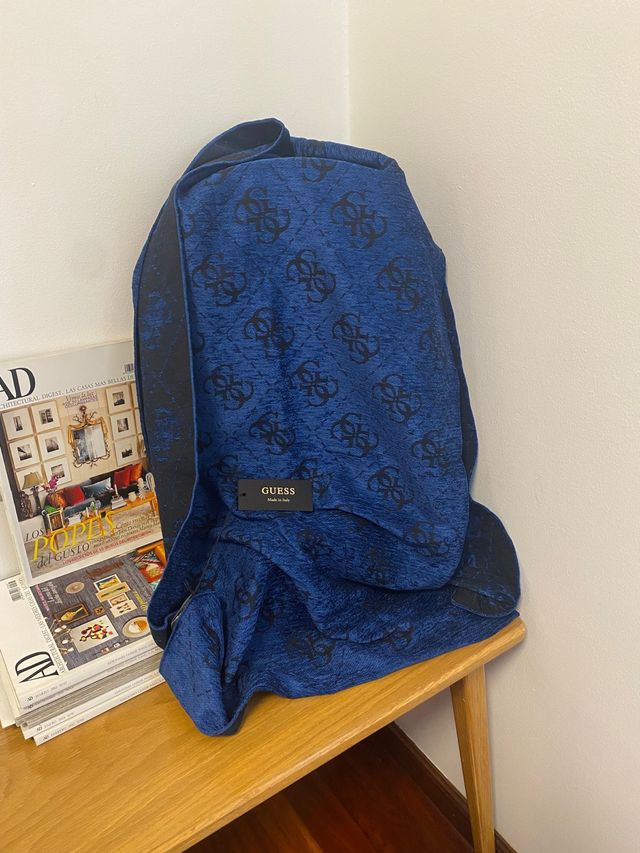 Bufanda Guess Azul y Negro