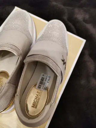 Zapatillas Michael Kors Beige y Dorado