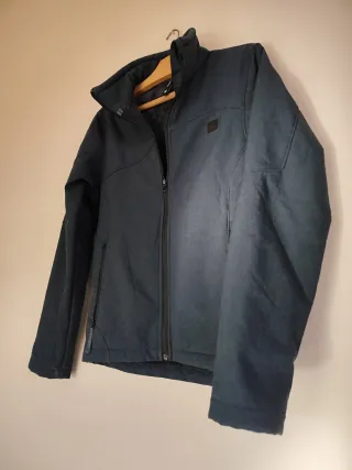 Chaqueta Ternua Azul oscuro.