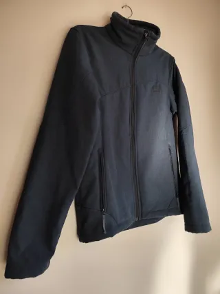 Chaqueta Ternua Azul oscuro.