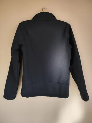 Chaqueta Ternua Azul oscuro.